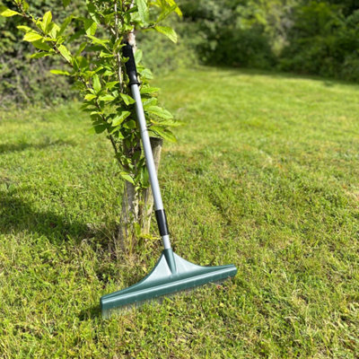 Lawn rake deals b&q