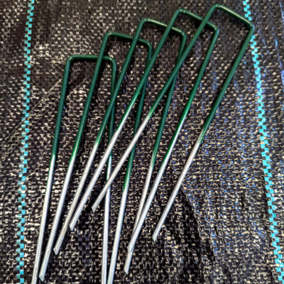 Artificial Grass U Pins Metal Fixing Pegs Green Top Galvanised Astro Turf Staples - 15cm Long - Pack of 20