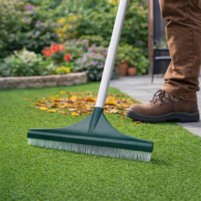 Artificial Lawn and Grass Rake — free download