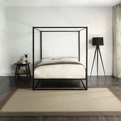 Black 4 deals poster bed king