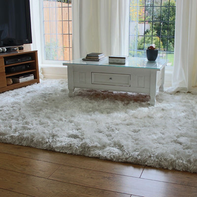 Asiatic Plush White Luxury Shaggy Polyester Rug-120cm X 170cm