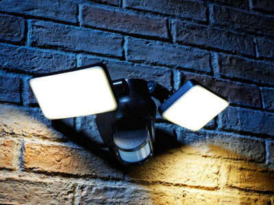 Twin spot deals pir security light