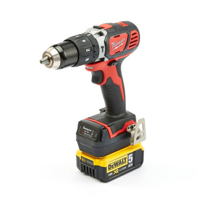 Dewalt battery in milwaukee tool discount
