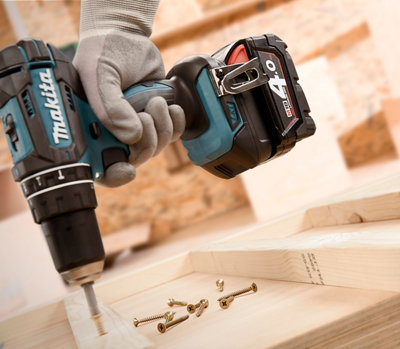 Makita battery on discount milwaukee