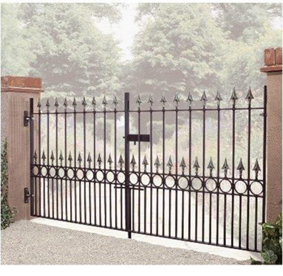 Balmoral Premium Range Spear Top Low Double Driveway Gate - Solid Steel - Fits Gap of 2134 mm x 1168 mm High - Primed