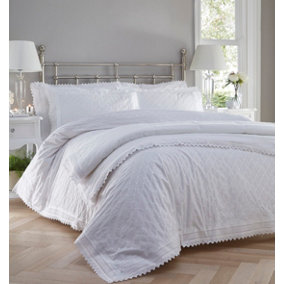 Balmoral White Bedspread and Pillowshams 254 x 254cm