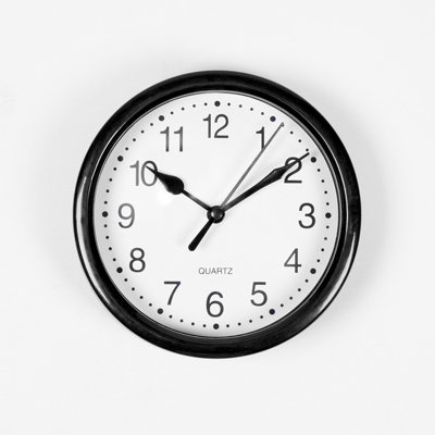 Basic Wall Clock Round Analogue Vintage Home Decor Small Bedroom Kitchen