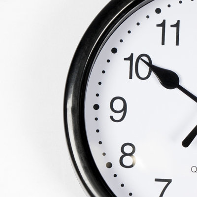 Basic Wall Clock Round Analogue Vintage Home Decor Small Bedroom Kitchen - 4