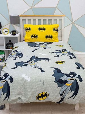 Batman Logo Single Duvet Cover and Pillowcase Set | DIY at B&Q