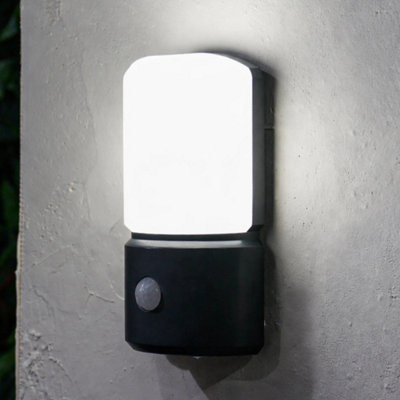 Battery LED PIR Motion Sensor Wall Light Outdoor Security Lamp Black