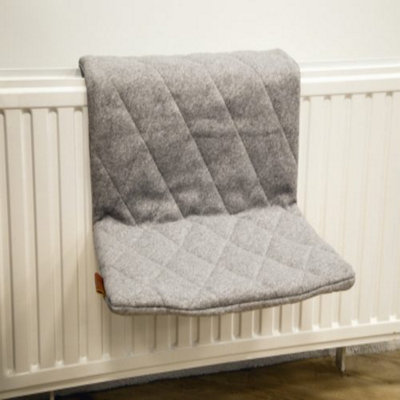 Beeztees Radiator Bed Jersey Grey 40x30x25cm Price Comparisons | Compare The Build