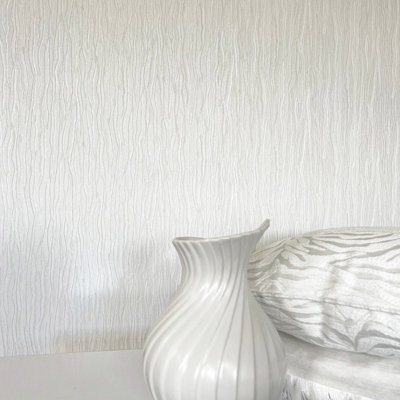 Belgravia Décor Tiffany Texture Off White Wallpaper