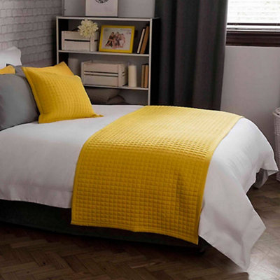 Belledorm Crompton Quilted Bed Runner Saffron Yellow (One Size)