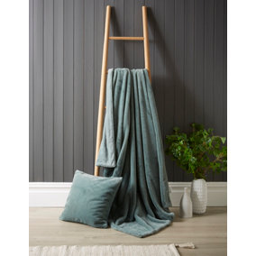 Bellissimo Home Thick Plush Faux Fur Throw Teal. Soft and Warm. 130 x 180cm