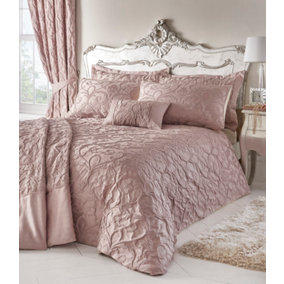 Bentley Bedspread and Pillowshams 254 x 254cm