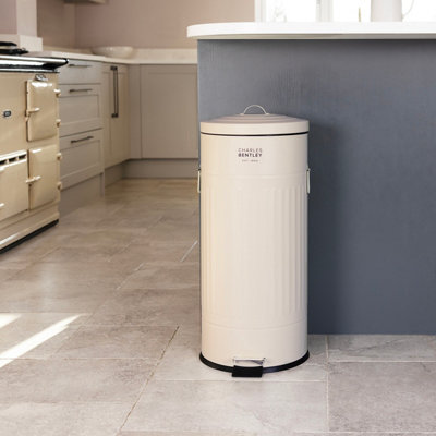 Bentley Home 30L Retro Steel Waste Rubbish Kitchen Pedal Bin Cream