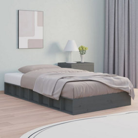 Berkfield Bed Frame Grey 135x190 cm Double Solid Wood