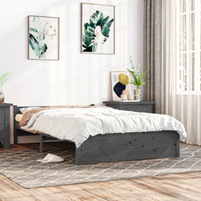 Berkfield Bed Frame Grey Solid Wood 140x200 cm