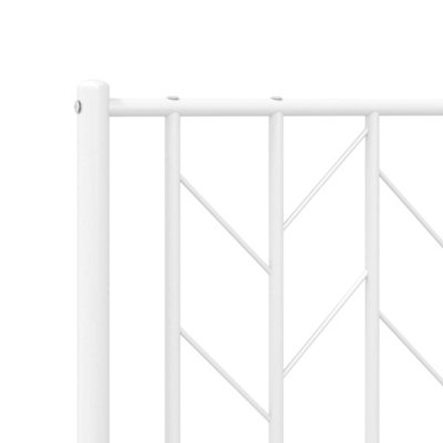 Berkfield Metal Bed Frame without Mattress with Footboard White 135x190cm