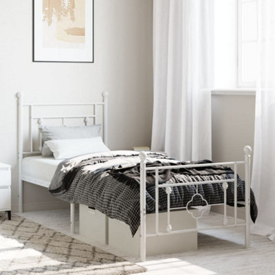 Berkfield Metal Bed Frame without Mattress with Footboard White 80x200cm