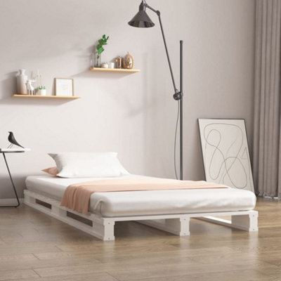 White deals pallet bed