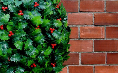 Best Artificial Outdoor 38cm Christmas hanging plastic Holly Ball with ...