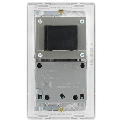 BG Evolve Screwless Shaver Socket, Dual Voltage 115/240V Brushed Steel