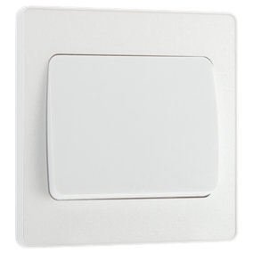 BG PCDCL12WW Pearlescent White Evolve 1 Gang 20A 16AX 2 Way Wide Rocker Light Switch - White Insert