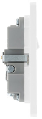 BG PCDCL21U2W Pearlescent White Evolve 1 Gang 13A 2x USB-A 2.1A Switched Socket Outlet - White Insert - 5