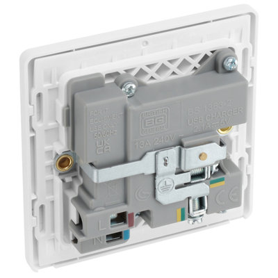 BG PCDCL21U2W Pearlescent White Evolve 1 Gang 13A 2x USB-A 2.1A Switched Socket Outlet - White Insert - 8