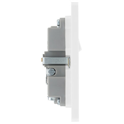 BG PCDCL21U2W Pearlescent White Evolve 1 Gang 13A 2x USB-A 2.1A Switched Socket Outlet - White Insert - 10
