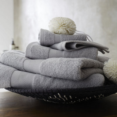 https://media.diy.com/is/image/KingfisherDigital/bianca-bathroom-silk-550-gsm-soft-absorbent-cotton-hand-towel-dove-grey~5057681076317_02c_MP?$MOB_PREV$&$width=618&$height=618