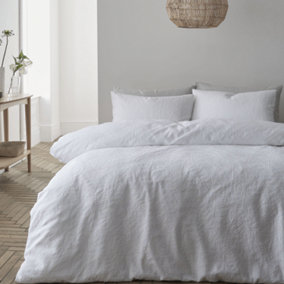 Bianca Fine Linens Bedding Matelassé Jacquard Leaves 200 Thread Count Cotton Double Duvet Cover Set with Pillowcases White