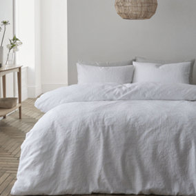 Bianca Fine Linens Bedding Matelassé Jacquard Leaves 200 Thread Count Cotton King Duvet Cover Set with Pillowcases White