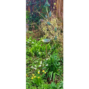 Bird Bath on Stake with Decorative Leaves