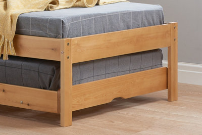 Pine 2024 trundle bed