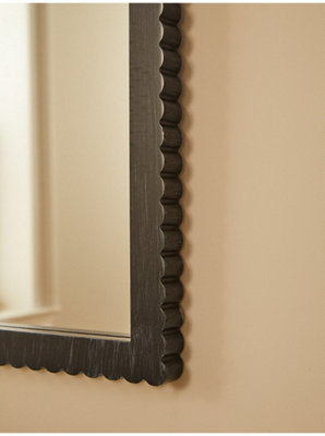 Biznest Arched Top Wall Mount Mirror Ribbed Frame Black Wooden Frame Rustic Effect MDF Back Modern Home Decorative Accent 70x50 Cm