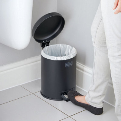 BLACK DECKER 61349 5L Matt Black Dome Shaped Pedal Bin With Soft