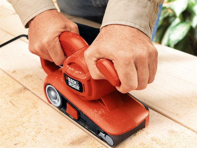 https://media.diy.com/is/image/KingfisherDigital/black-decker-ka86-ka86-belt-sander-75-x-457mm-720w-240v-b-dka86~5035048175156_06c_MP?$MOB_PREV$&$width=618&$height=618