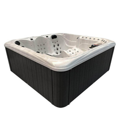 Blue Whale Spa - North Haven - 2 Lounger and 3 seat hot tub