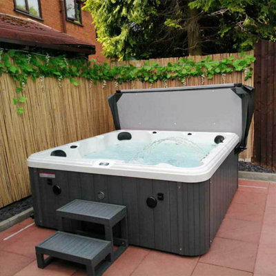 Blue Whale Spa - Serenity Haven - 1 Lounger and 5 seat hot tub