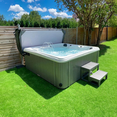 Blue Whale Spa - Wildwood Haven - 1 Lounger and 5 seat hot tub