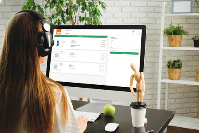 Person on a computer ordering items and service on the B&Q website.