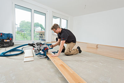 Bosch GCM 8 SDE Professional Sliding Mitre Saw 216mm, 1600W, 240V - 0601B19270 - Perfect for DIY and trade