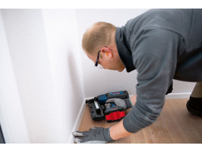 Bosch GNH 18V-64 M Akülü Tel Çivi Çakma Tabancası 2x4 Ah P.Core