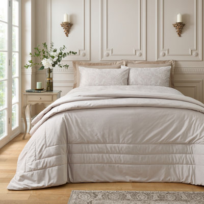 Bridgerton By Catherine Lansfield Regal Soft Velvet Quilted