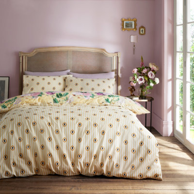 Bridgerton By Catherine Lansfield Wisteria Bouquet Reversible Duvet Cover  Set with Pillowcases Yellow