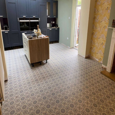 Brown Designer Anti-Slip Vinyl Flooring for Dining Room, Hallway ...