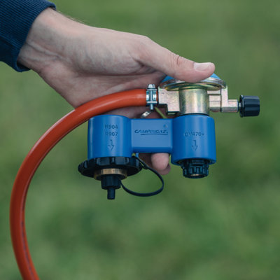 Campingaz Twin Connection Regulator Kit CV/R With Gas Hose and Clips - 9