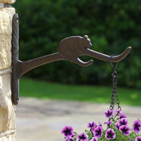 Cast Iron Bear Outdoor Summer Hanging Basket Bracket